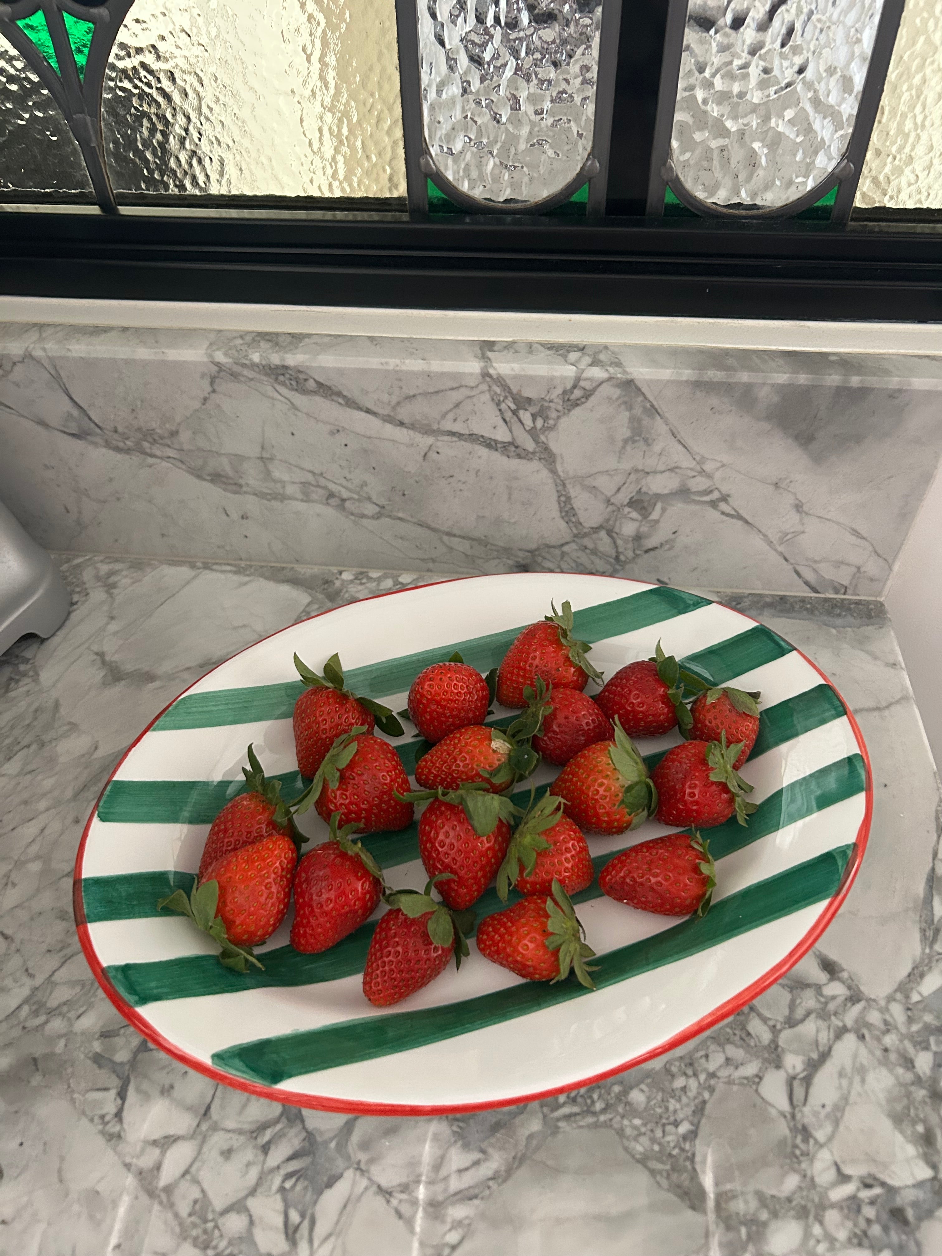 Plat de service Burano rayure verte bordure rouge